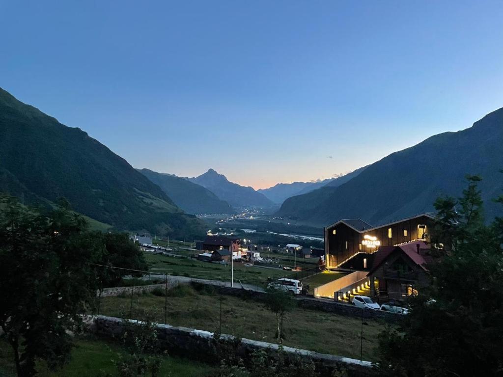 Jamarjeti Hotell Kazbegi Eksteriør bilde